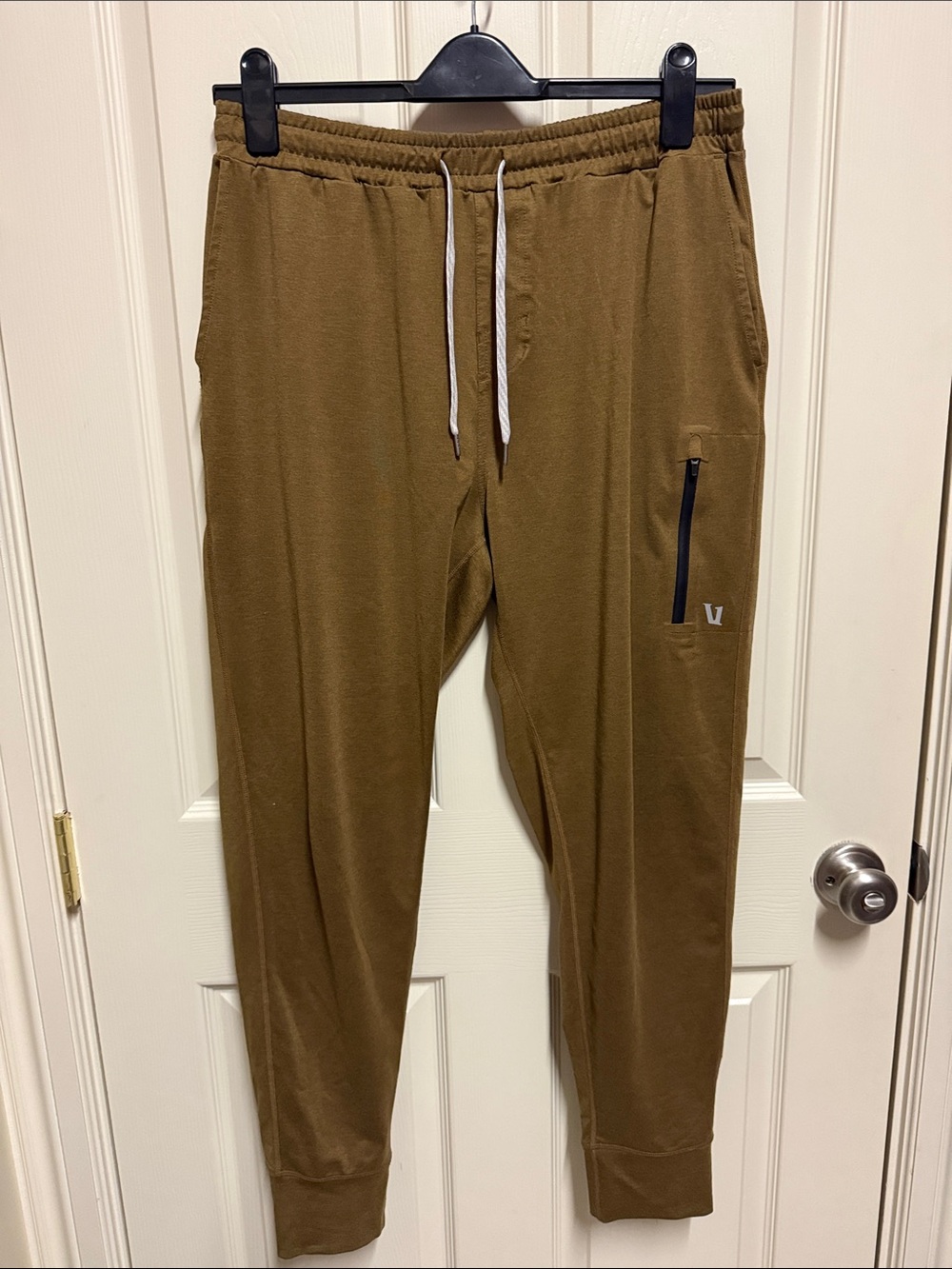 Vuori Olive Performance Jogger